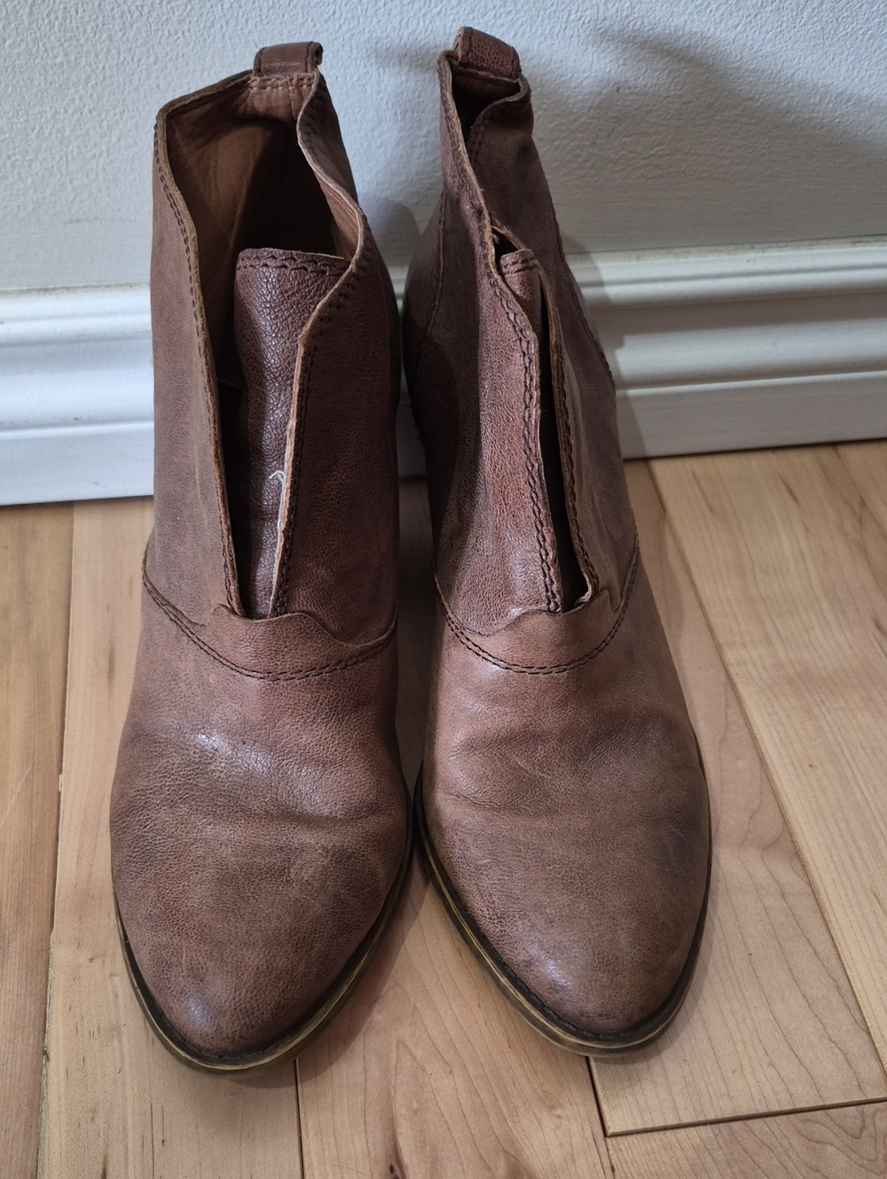 Lucky Brand Women's Size 9.5 Chestnut Brown Ankle Booties with Stacked Heel - Picture 3 of 9